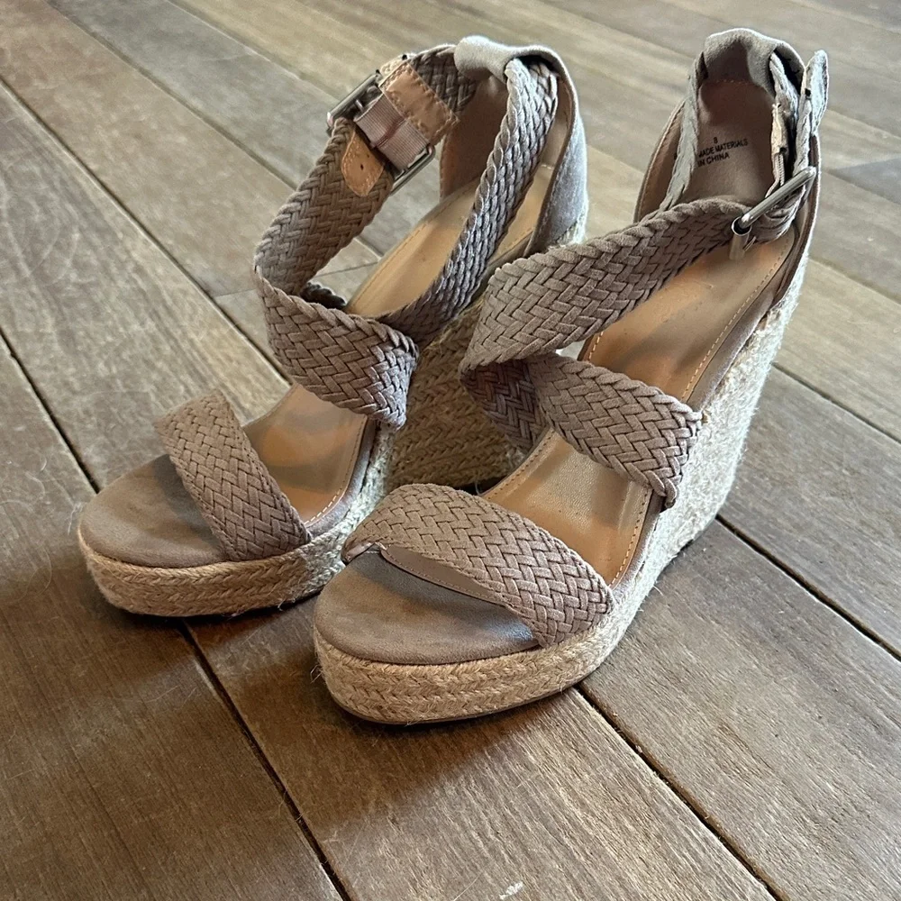 New Charlotte Russe Wedge heels women’s size 8